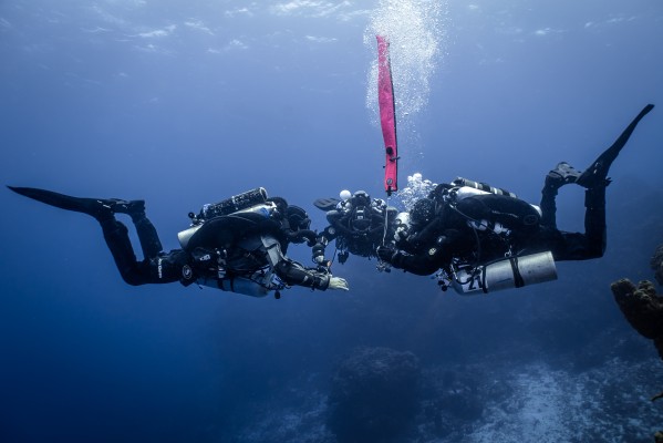 CCR Diver Crossover